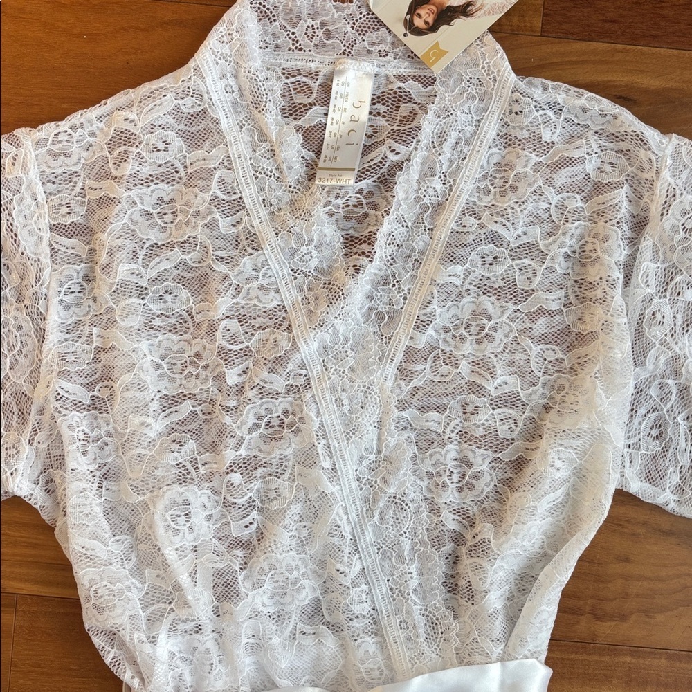 NWT Lace robe - Picture 3 of 10